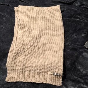 Burberry Textured Knit Scarf in Cream